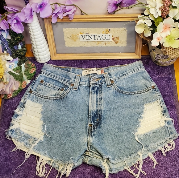 Vintage Levi's high rise distressed cutoff shorts - Picture 2 of 15